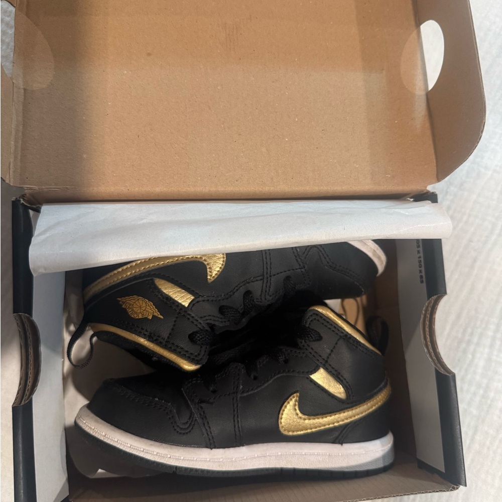 Jordan AJ 1 Mid
